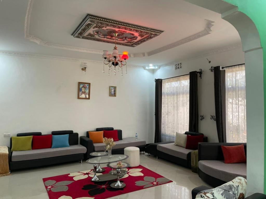 Evelina House Hostel Boma la Ngombe Ngoại thất bức ảnh
