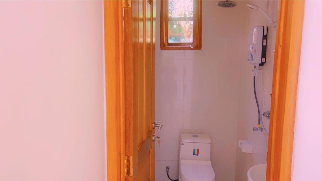 Evelina House Hostel Boma la Ngombe Ngoại thất bức ảnh