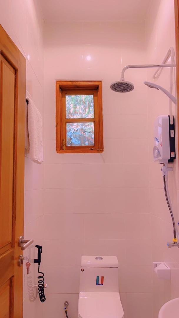 Evelina House Hostel Boma la Ngombe Ngoại thất bức ảnh