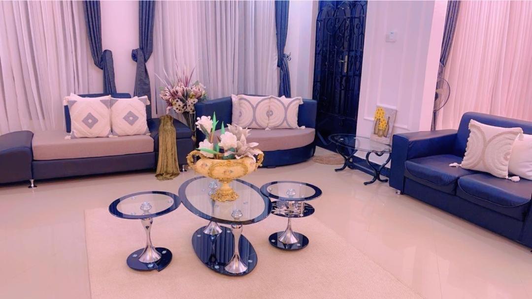 Evelina House Hostel Boma la Ngombe Ngoại thất bức ảnh