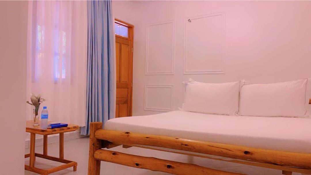 Evelina House Hostel Boma la Ngombe Ngoại thất bức ảnh