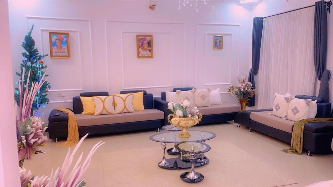 Evelina House Hostel Boma la Ngombe Ngoại thất bức ảnh